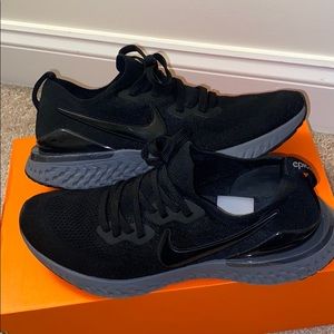 Nike epic react flyknit 2